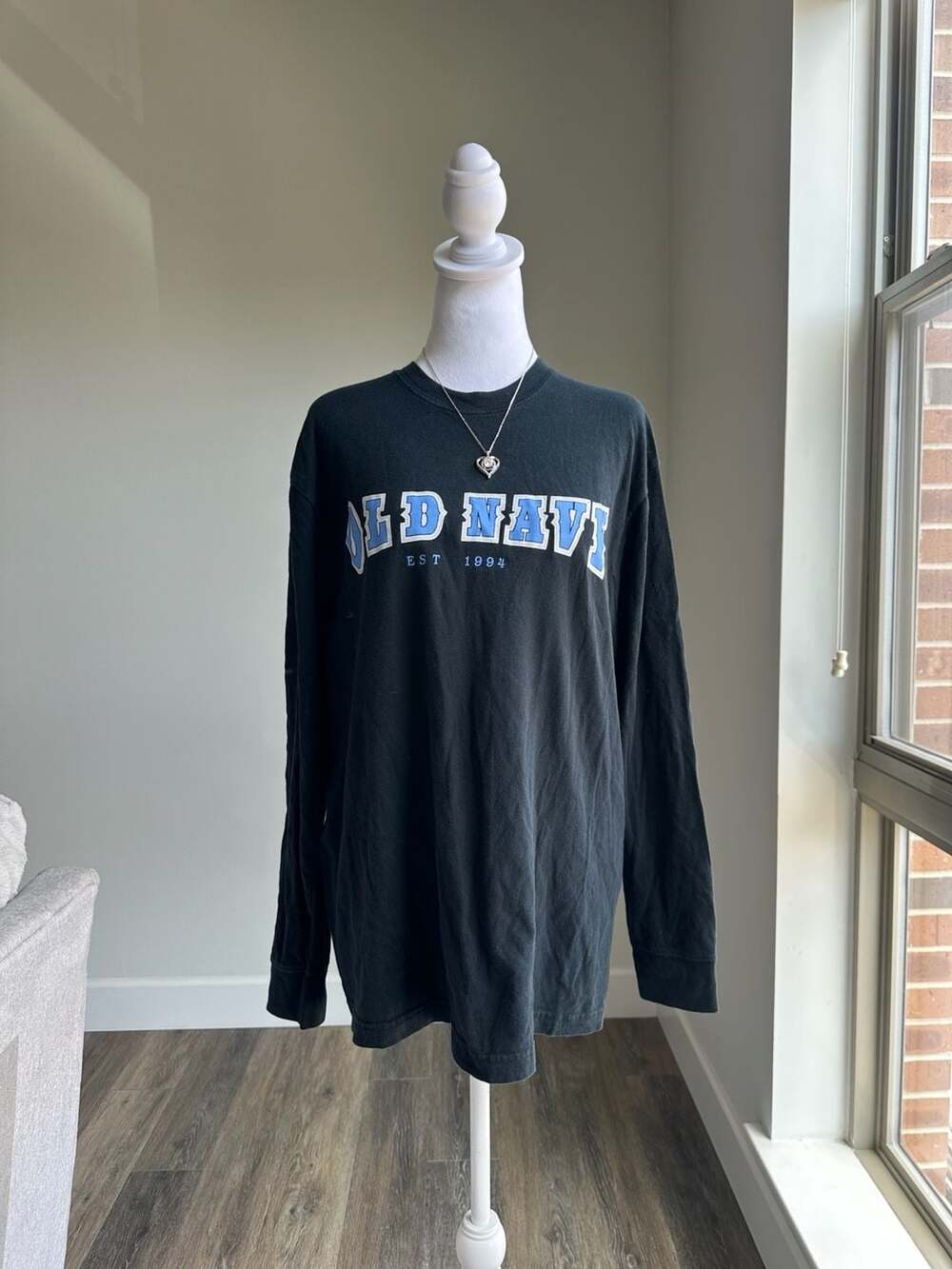 Vintage 2005 Old Navy Regular Fit Black Long Sleeve Graphic T-Shirt Medium